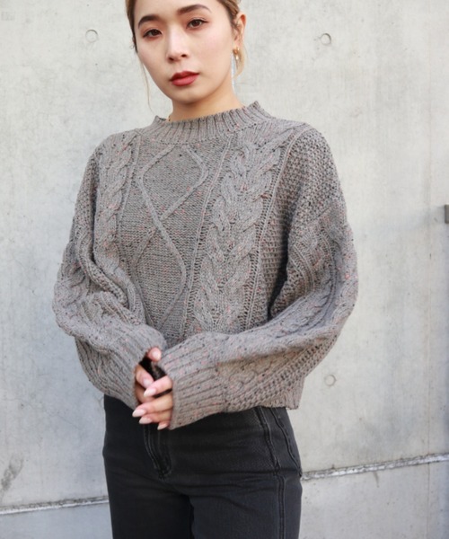 FIG&VIPER（フィグアンドバイパー）の「MIXケーブルクロップTOP（ニット/セーター・レディース・ホワイト/グレー・FREE）」の10枚目の写真