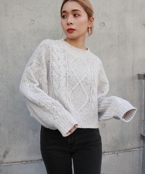 FIG&VIPER（フィグアンドバイパー）の「MIXケーブルクロップTOP（ニット/セーター・レディース・ホワイト/グレー・FREE）」の9枚目の写真