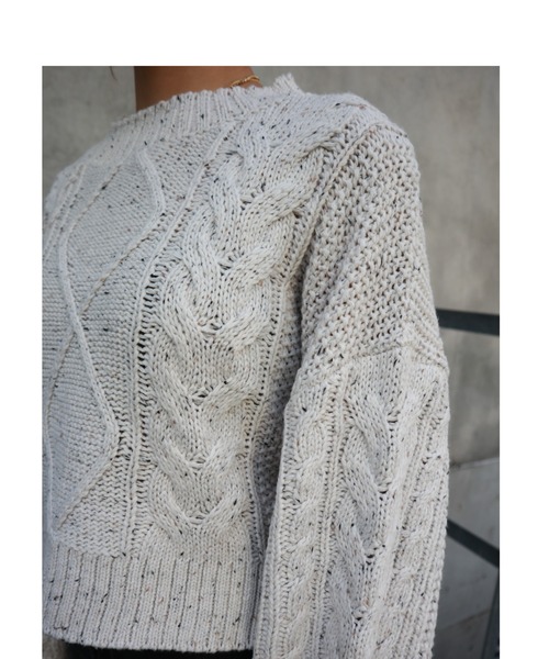 FIG&VIPER（フィグアンドバイパー）の「MIXケーブルクロップTOP（ニット/セーター・レディース・ホワイト/グレー・FREE）」の11枚目の写真