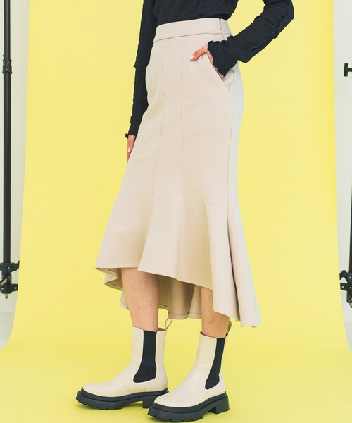 INella（イネラ）の「【INella/イネラ】ソフトストレッチセミフレアースカート（スカート・レディース・アイボリー/ダークグレー・1/2）」の6枚目の写真