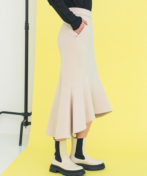 INella（イネラ）の「【INella/イネラ】ソフトストレッチセミフレアースカート（スカート・レディース・アイボリー/ダークグレー・1/2）」の7枚目の写真