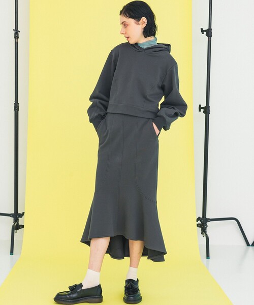 INella（イネラ）の「【INella/イネラ】ソフトストレッチセミフレアースカート（スカート・レディース・アイボリー/ダークグレー・1/2）」の14枚目の写真