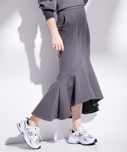 INella（イネラ）の「【INella/イネラ】ソフトストレッチセミフレアースカート（スカート・レディース・アイボリー/ダークグレー・1/2）」の2枚目の写真