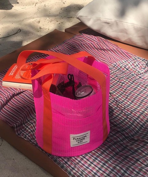 Bonjour Girl(ボンジュールガール)の「【Planforotherday/プラン・フォー・アザーデイ】SWIMMER Bag スウィマートートバッグ(トートバッグ・レディース・ピンク/ブルー・FREE)」の6枚目の写真