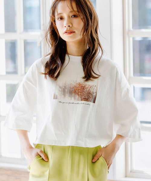 mysty woman(ミスティウーマン)の「コラボフォトプリントショートTシャツ 294679(Tシャツ/カットソー・レディース・ホワイト系2/ホワイト系5/ホワイト系8・FREE)」の2枚目の写真
