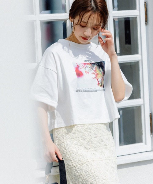 mysty woman(ミスティウーマン)の「コラボフォトプリントショートTシャツ 294679(Tシャツ/カットソー・レディース・ホワイト系2/ホワイト系5/ホワイト系8・FREE)」の5枚目の写真