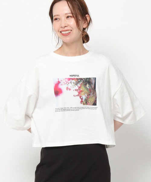 mysty woman(ミスティウーマン)の「コラボフォトプリントショートTシャツ 294679(Tシャツ/カットソー・レディース・ホワイト系2/ホワイト系5/ホワイト系8・FREE)」の9枚目の写真