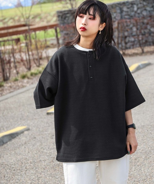 ZIP FIVE（ジップファイブ）の「【ZIP FIVE】ドライワッフル　オーバーサイズ サーマル半端袖Tシャツ【吸水速乾COOL素材】【クルー/ヘンリーネック】（Tシャツ/カットソー・メンズ・ブラック/ベージュ/イエロー/ブルー/グリーン/アイボリー/アイボリー系1/グリーン系/グレー系/イエロー系/オートミール/ブルー系/アイボリー系/ブラック系/チャコール/ベージュ系・LARGE/MEDIUM）」の4枚目の写真