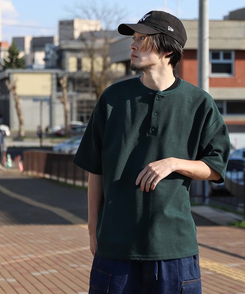 ZIP FIVE（ジップファイブ）の「【ZIP FIVE】ドライワッフル　オーバーサイズ サーマル半端袖Tシャツ【吸水速乾COOL素材】【クルー/ヘンリーネック】（Tシャツ/カットソー・メンズ・ブラック/ベージュ/イエロー/ブルー/グリーン/アイボリー/アイボリー系1/グリーン系/グレー系/イエロー系/オートミール/ブルー系/アイボリー系/ブラック系/チャコール/ベージュ系・LARGE/MEDIUM）」の13枚目の写真