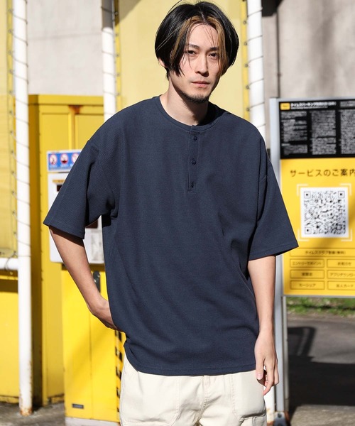 ZIP FIVE（ジップファイブ）の「【ZIP FIVE】ドライワッフル　オーバーサイズ サーマル半端袖Tシャツ【吸水速乾COOL素材】【クルー/ヘンリーネック】（Tシャツ/カットソー・メンズ・ブラック/ベージュ/イエロー/ブルー/グリーン/アイボリー/アイボリー系1/グリーン系/グレー系/イエロー系/オートミール/ブルー系/アイボリー系/ブラック系/チャコール/ベージュ系・LARGE/MEDIUM）」の15枚目の写真