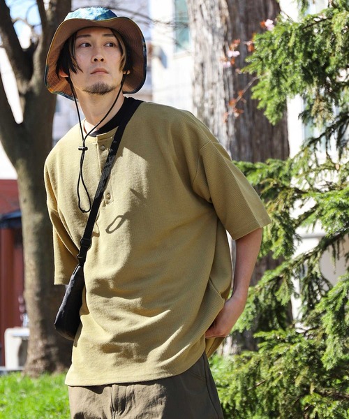 ZIP FIVE（ジップファイブ）の「【ZIP FIVE】ドライワッフル　オーバーサイズ サーマル半端袖Tシャツ【吸水速乾COOL素材】【クルー/ヘンリーネック】（Tシャツ/カットソー・メンズ・ブラック/ベージュ/イエロー/ブルー/グリーン/アイボリー/アイボリー系1/グリーン系/グレー系/イエロー系/オートミール/ブルー系/アイボリー系/ブラック系/チャコール/ベージュ系・LARGE/MEDIUM）」の16枚目の写真