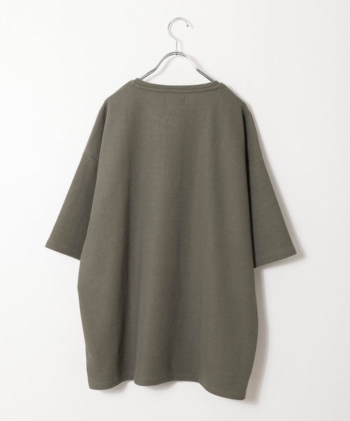 ZIP FIVE（ジップファイブ）の「【ZIP FIVE】ドライワッフル　オーバーサイズ サーマル半端袖Tシャツ【吸水速乾COOL素材】【クルー/ヘンリーネック】（Tシャツ/カットソー・メンズ・ブラック/ベージュ/イエロー/ブルー/グリーン/アイボリー/アイボリー系1/グリーン系/グレー系/イエロー系/オートミール/ブルー系/アイボリー系/ブラック系/チャコール/ベージュ系・LARGE/MEDIUM）」の20枚目の写真