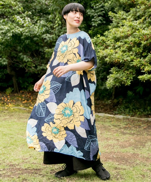 カヤ（カヤ）の「【カヤ】ジャポネズリ 銘仙牡丹ワンピース（ワンピース・レディース・ライトグレー/ネイビー/スミクロ・FREE）」の3枚目の写真