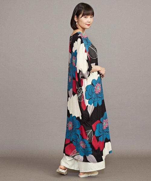 カヤ（カヤ）の「【カヤ】ジャポネズリ 銘仙牡丹ワンピース（ワンピース・レディース・ライトグレー/ネイビー/スミクロ・FREE）」の9枚目の写真