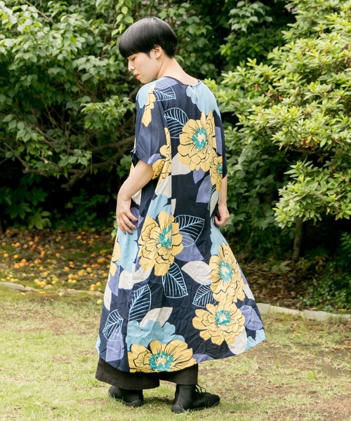 カヤ（カヤ）の「【カヤ】ジャポネズリ 銘仙牡丹ワンピース（ワンピース・レディース・ライトグレー/ネイビー/スミクロ・FREE）」の10枚目の写真