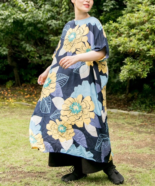 カヤ（カヤ）の「【カヤ】ジャポネズリ 銘仙牡丹ワンピース（ワンピース・レディース・ライトグレー/ネイビー/スミクロ・FREE）」の15枚目の写真