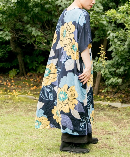 カヤ（カヤ）の「【カヤ】ジャポネズリ 銘仙牡丹ワンピース（ワンピース・レディース・ライトグレー/ネイビー/スミクロ・FREE）」の5枚目の写真