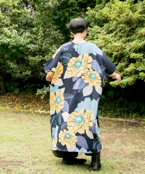 カヤ（カヤ）の「【カヤ】ジャポネズリ 銘仙牡丹ワンピース（ワンピース・レディース・ライトグレー/ネイビー/スミクロ・FREE）」の17枚目の写真