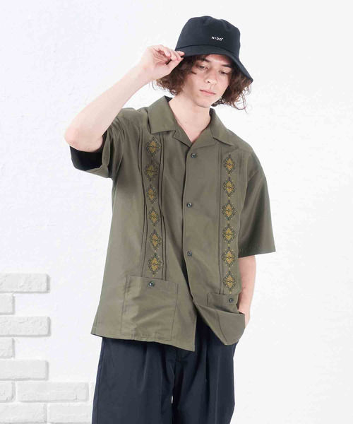 NIDO（ニド）の「刺繍キューバシャツ（シャツ/ブラウス・メンズ・ベージュ/カーキ・MEDIUM/LARGE）」の2枚目の写真