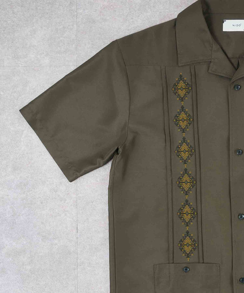 NIDO（ニド）の「刺繍キューバシャツ（シャツ/ブラウス・メンズ・ベージュ/カーキ・MEDIUM/LARGE）」の7枚目の写真