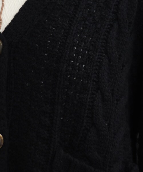 SHOO・LA・RUE（シューラルー）の「◆ゆるっと袖がこなれ見え！ざっくりケーブル柄カーディガン（カーディガン/ボレロ・レディース・ブラック/アイボリー/サンドベージュ/マスタード・00）」の7枚目の写真