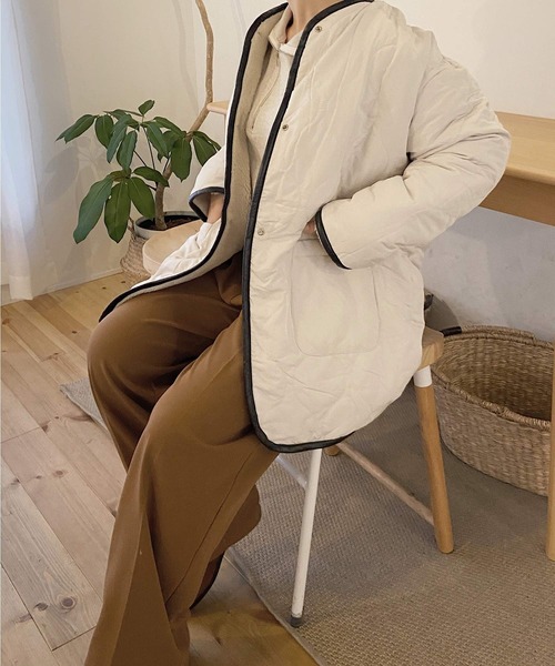 shopnikoniko(ショップニコニコ)の「キルティング ボア リバーシブルコート パイピング もこもこ ノーカラージャケット(ノーカラージャケット・レディース・アイボリー/ブラック・フリー)」の4枚目の写真