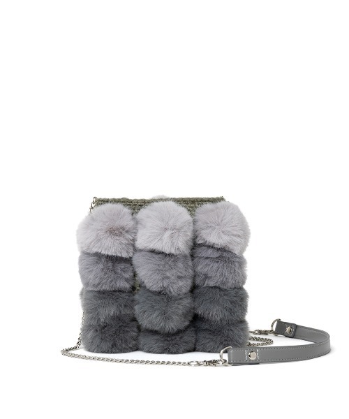 ANTEPRIMA/MISTO（アンテプリマミスト）の「ペーリ/ななめがけバッグファーバッグ/フェイクファー ポンポン（ショルダーバッグ・レディース・ブラウン/グレー/ブラック・ONE SIZE）」の3枚目の写真