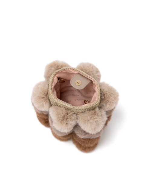 ANTEPRIMA/MISTO（アンテプリマミスト）の「ペーリ/ななめがけバッグファーバッグ/フェイクファー ポンポン（ショルダーバッグ・レディース・ブラウン/グレー/ブラック・ONE SIZE）」の6枚目の写真