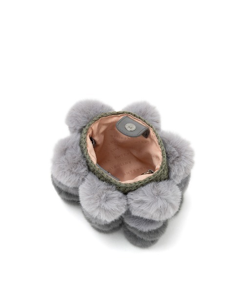 ANTEPRIMA/MISTO（アンテプリマミスト）の「ペーリ/ななめがけバッグファーバッグ/フェイクファー ポンポン（ショルダーバッグ・レディース・ブラウン/グレー/ブラック・ONE SIZE）」の8枚目の写真