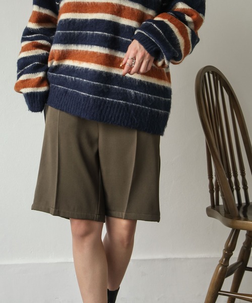 Chillfar(チルファー)の「センタープレスピンタックバミューダパンツ(その他パンツ・レディース・グレー/ブラック/カーキ/アイボリー/ダークブラウン/ピンク/グリーン/オレンジ・FREE)」の5枚目の写真