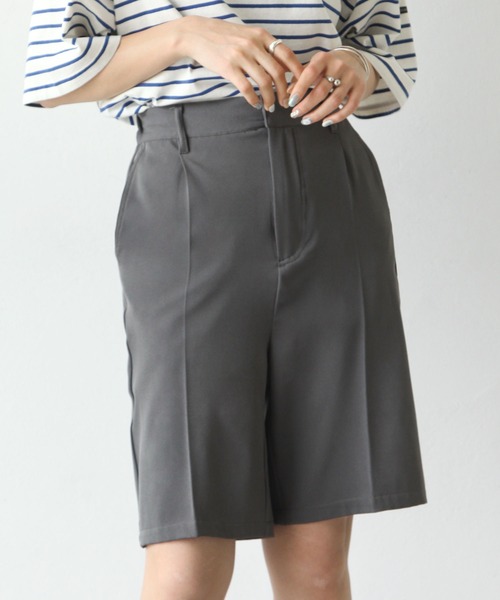 Chillfar(チルファー)の「センタープレスピンタックバミューダパンツ(その他パンツ・レディース・グレー/ブラック/カーキ/アイボリー/ダークブラウン/ピンク/グリーン/オレンジ・FREE)」の4枚目の写真