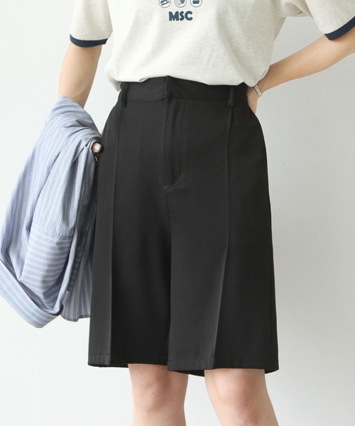 Chillfar(チルファー)の「センタープレスピンタックバミューダパンツ(その他パンツ・レディース・グレー/ブラック/カーキ/アイボリー/ダークブラウン/ピンク/グリーン/オレンジ・FREE)」の3枚目の写真