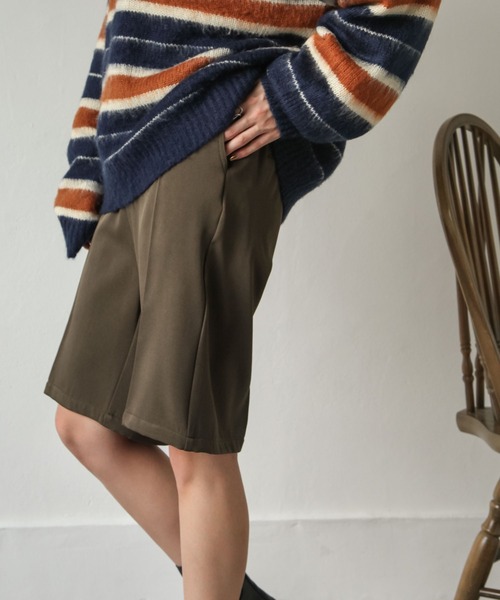 Chillfar(チルファー)の「センタープレスピンタックバミューダパンツ(その他パンツ・レディース・グレー/ブラック/カーキ/アイボリー/ダークブラウン/ピンク/グリーン/オレンジ・FREE)」の12枚目の写真