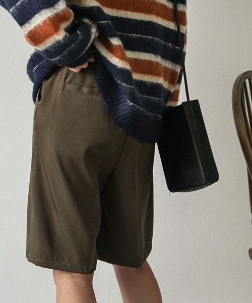 Chillfar(チルファー)の「センタープレスピンタックバミューダパンツ(その他パンツ・レディース・グレー/ブラック/カーキ/アイボリー/ダークブラウン/ピンク/グリーン/オレンジ・FREE)」の16枚目の写真