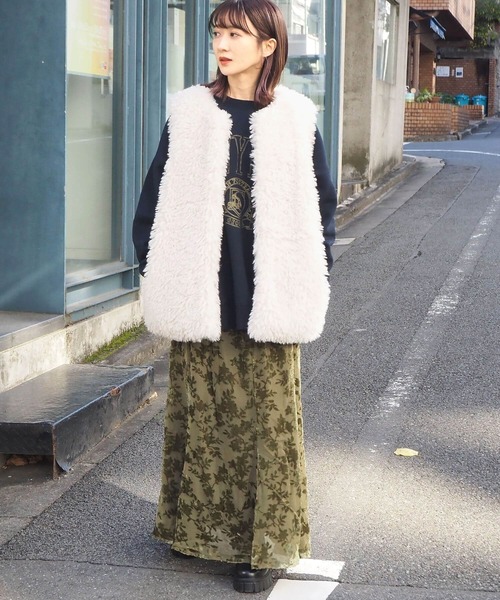 tiptop(ティップトップ)の「【ZOZO限定アイテム】裏起毛カレッジ刺繍スウェットプルオーバー(スウェット・レディース・ネイビー/グレー/オフホワイト/アイボリー/ボルドー/チャコールグレー・FREE)」の19枚目の写真