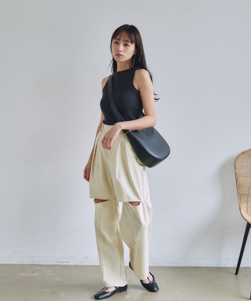 VANNIE U（ヴァニーユー）の「ヘリンボーンスリットパンツ【Sサイズ展開有】（その他パンツ・レディース・ブラック/アイボリー・FREE/S）」の2枚目の写真