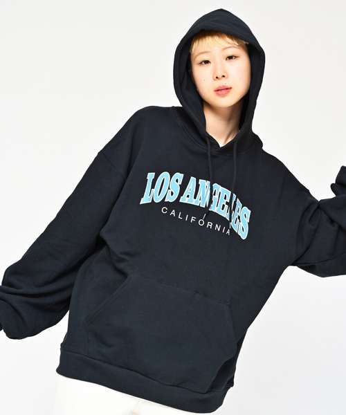 Alite cloth(アリーテクロス)の「LOSANGELSロゴプリントプルパーカー(パーカー・レディース・ブラック/チャコールグレー/グレー/オートミール・2XL/M/L/XL)」の6枚目の写真