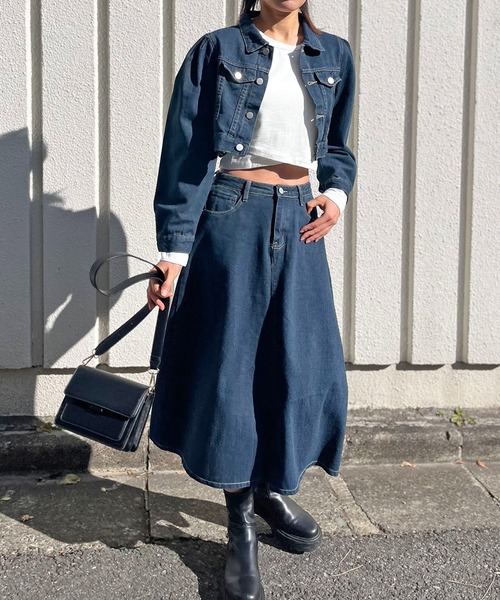 Jewelobe(ジュエローブ)の「クロップドジャケット×ロンスカデニムセットアップ(セットアップ・レディース・ネイビー/ブルー・M/L)」の3枚目の写真