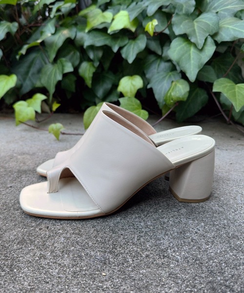 DouDou(ドゥドゥ)の「ヒールアップトングサンダル(サンダル・レディース・オフホワイト/グレイッシュベージュ・24.5/23.5)」の6枚目の写真