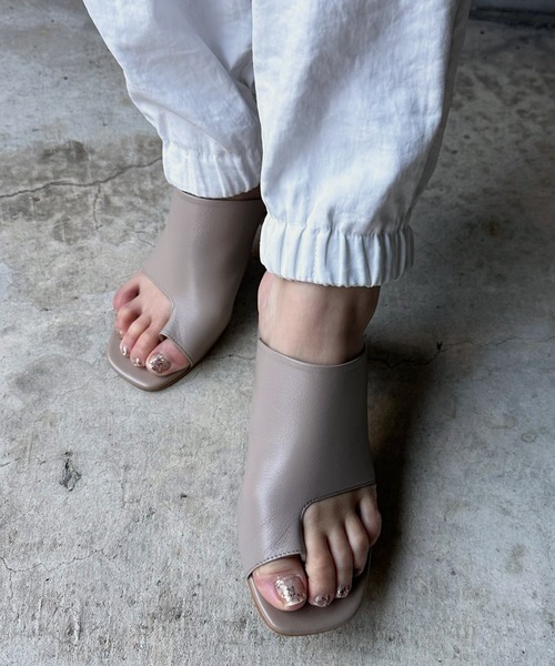 DouDou(ドゥドゥ)の「ヒールアップトングサンダル(サンダル・レディース・オフホワイト/グレイッシュベージュ・24.5/23.5)」の8枚目の写真