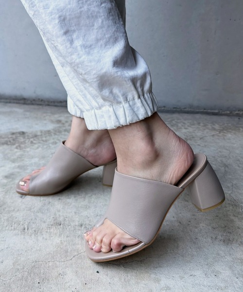 DouDou(ドゥドゥ)の「ヒールアップトングサンダル(サンダル・レディース・オフホワイト/グレイッシュベージュ・24.5/23.5)」の10枚目の写真