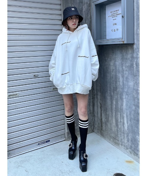 ENVYM(アンビー)の「ランダムロゴルーズPO(パーカー・レディース・ブルー/ブラック/ホワイト・FREE)」の20枚目の写真