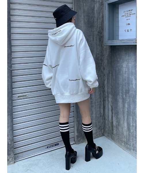 ENVYM(アンビー)の「ランダムロゴルーズPO(パーカー・レディース・ブルー/ブラック/ホワイト・FREE)」の21枚目の写真