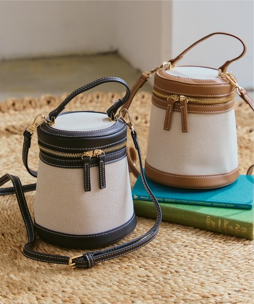 titivate(ティティベイト)の「バイカラーキャンバスバッグ(ショルダーバッグ・レディース・ブラウン/ブラック・FREE)」の1枚目の写真