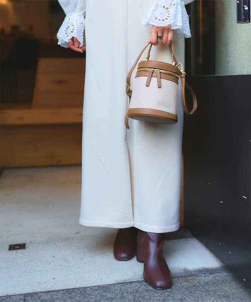 titivate(ティティベイト)の「バイカラーキャンバスバッグ(ショルダーバッグ・レディース・ブラウン/ブラック・FREE)」の10枚目の写真