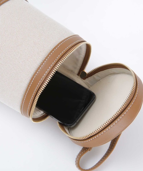 titivate(ティティベイト)の「バイカラーキャンバスバッグ(ショルダーバッグ・レディース・ブラウン/ブラック・FREE)」の14枚目の写真