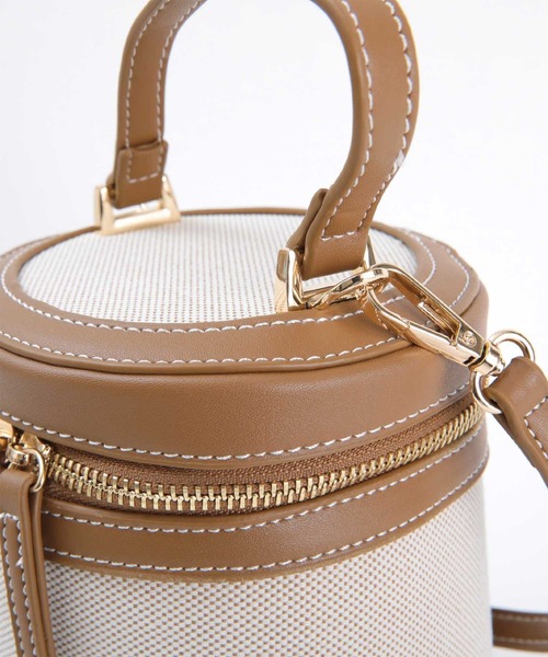 titivate(ティティベイト)の「バイカラーキャンバスバッグ(ショルダーバッグ・レディース・ブラウン/ブラック・FREE)」の17枚目の写真