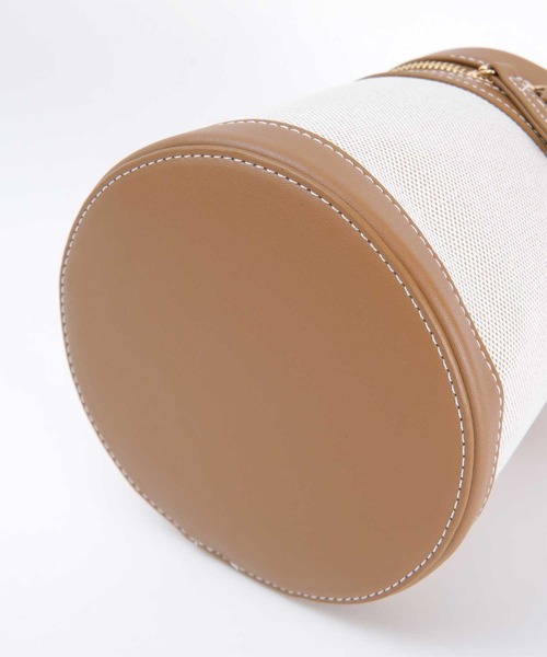 titivate(ティティベイト)の「バイカラーキャンバスバッグ(ショルダーバッグ・レディース・ブラウン/ブラック・FREE)」の18枚目の写真