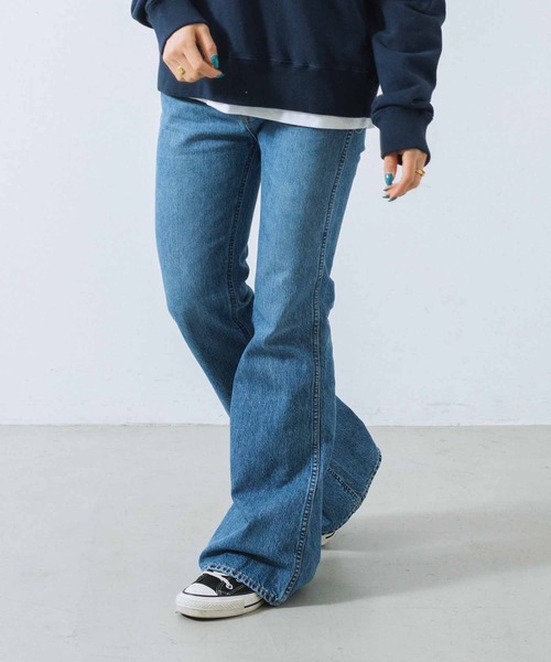 styles(スタイルス)の「HOLIDAY HIGH WAIST BELL-BOTTOM DENIM PANTS 22102840(デニムパンツ・メンズ・ブルー・2/4)」の3枚目の写真