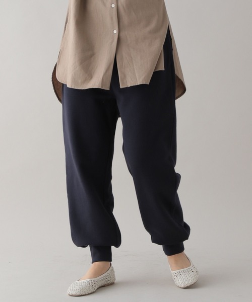 studio CLIP(スタディオクリップ)の「《Natural by CLIP》裏毛パンツ(スウェットパンツ・レディース・オフホワイト/ネイビー・FREE)」の1枚目の写真